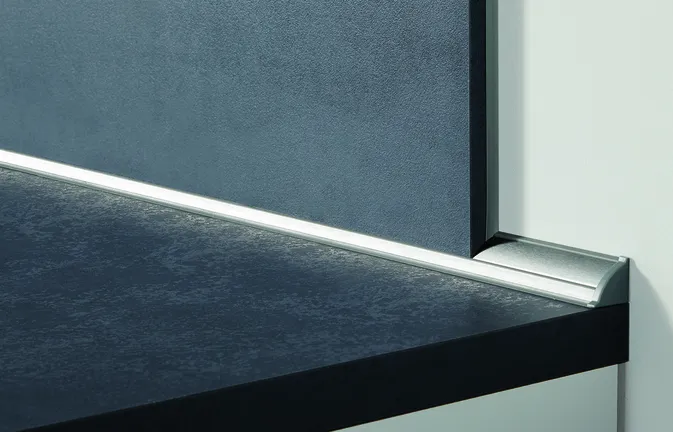 Nobilia SPA Joint-déco pour planification continue avec habillage de crédence WAPN400 1